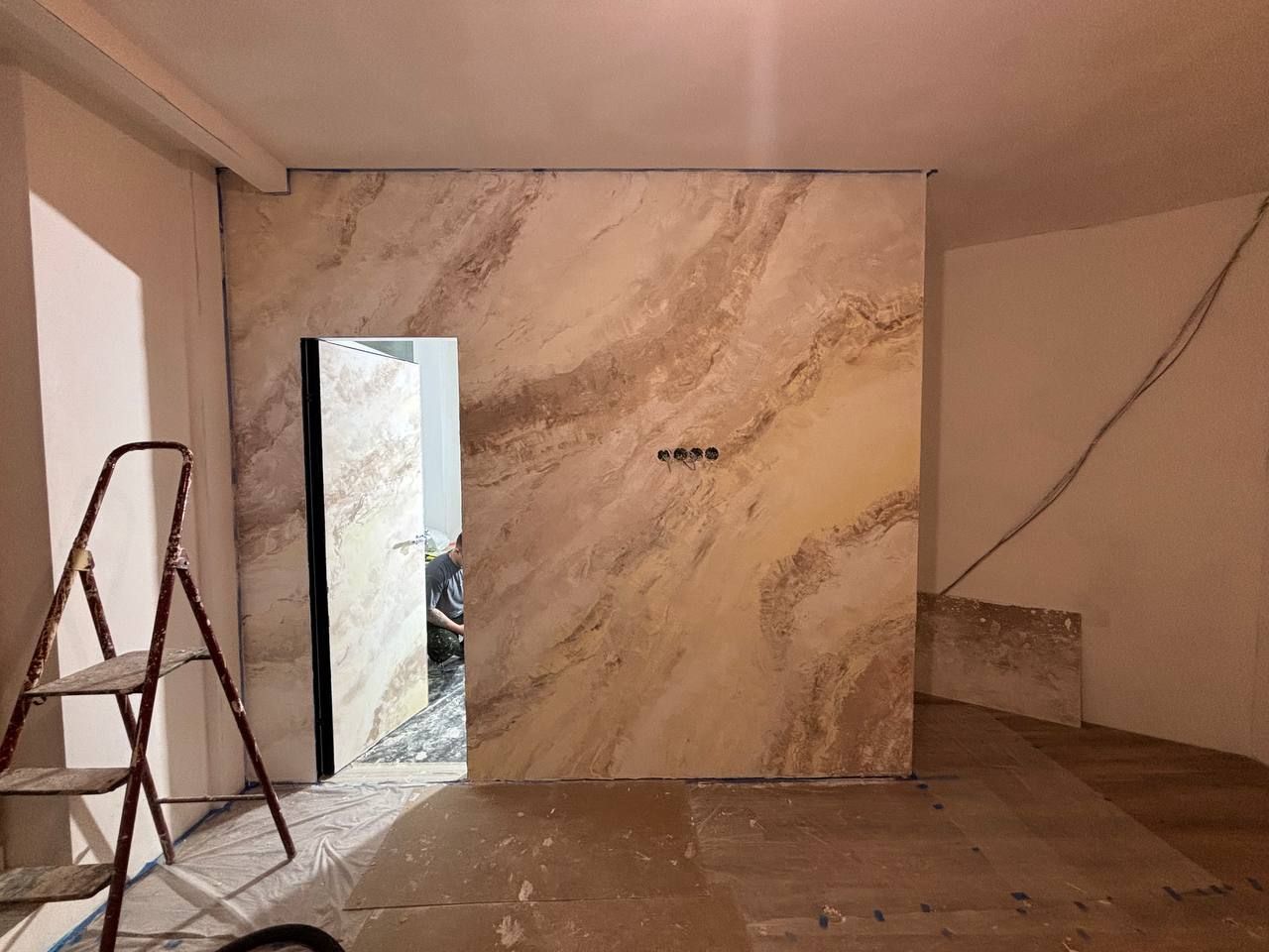 Скрытая дверь под подкраску с черной кромкой